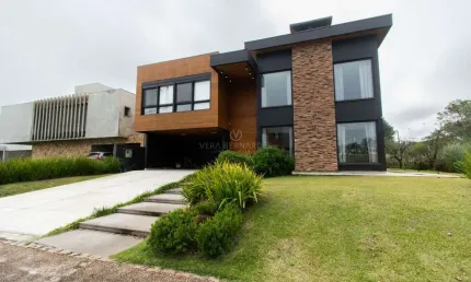 Casa em condomínio fechado com 5 quartos à venda na Avenida Juca Batista, --, Belém Novo, Porto Alegre por R$ 3.800.000