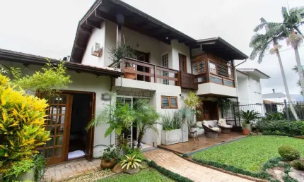 Casa com 3 quartos à venda na Rua Olécio Cavedini, --, Espírito Santo, Porto Alegre por R$ 790.000