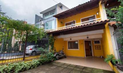 Casa com 3 quartos à venda na Rua dos Guaranis, 350, Espírito Santo, Porto Alegre por R$ 650.000
