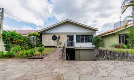 Casa com 4 quartos à venda na Rua Cariri, 46, Vila Assunção, Porto Alegre por R$ 1.380.000