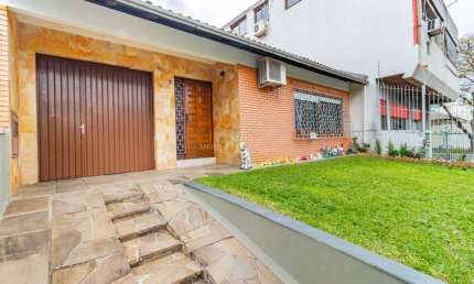 Casa com 3 quartos à venda na Rua Curupaiti, --, Cristal, Porto Alegre por R$ 900.000