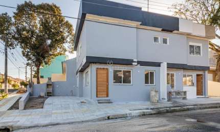 Casa com 3 quartos à venda na Rua Carlos Frederico Albers, 11, Guarujá, Porto Alegre por R$ 489.000