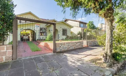 Casa com 4 quartos à venda na Rua Chavantes, --, Vila Assunção, Porto Alegre por R$ 1.266.000