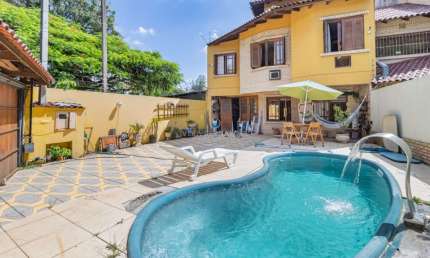 Casa com 4 quartos à venda na Avenida da Cavalhada, 6247, Cavalhada, Porto Alegre por R$ 750.000