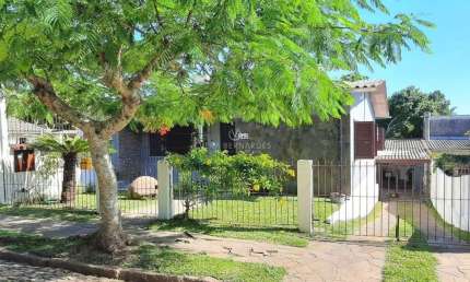Casa com 3 quartos à venda na Rua Antônio Josephino Perrone, --, Espírito Santo, Porto Alegre por R$ 490.000