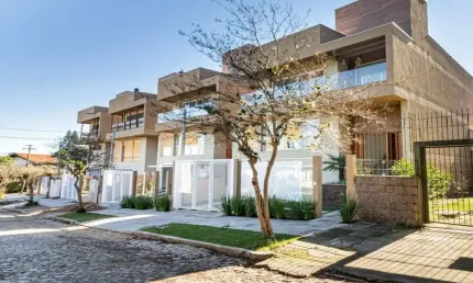 Casa com 3 quartos à venda na Rua Coroados, --, Vila Assunção, Porto Alegre por R$ 1.752.000