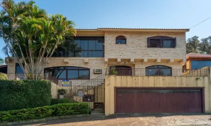 Casa com 3 quartos à venda na Rua dos Guenoas, 501, Guarujá, Porto Alegre por R$ 2.330.000