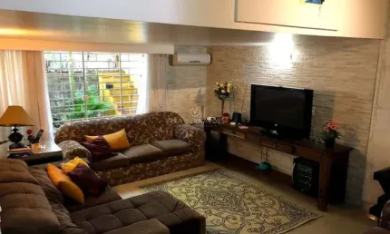 Casa com 4 quartos à venda na Rua Tupã, --, Vila Assunção, Porto Alegre por R$ 1.500.000