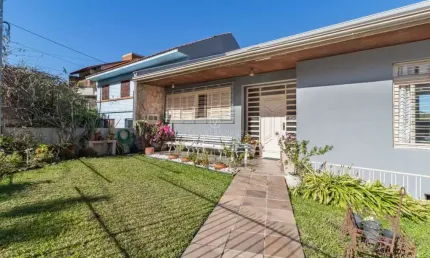 Casa com 4 quartos à venda na Rua Caeté, --, Vila Assunção, Porto Alegre por R$ 1.450.000