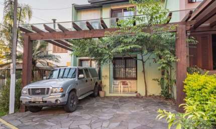 Casa em condomínio fechado com 3 quartos à venda na Avenida Juca Batista, 4095, Hípica, Porto Alegre por R$ 400.000