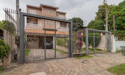 Casa com 3 quartos à venda na Rua dos Caiaguais, 91, Espírito Santo, Porto Alegre por R$ 1.100.000