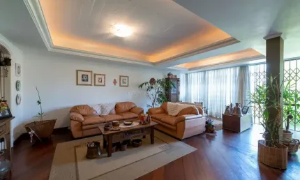 Casa com 3 quartos à venda na Rua Doutor Benjamin Camozato, --, Jardim Isabel, Porto Alegre por R$ 1.250.000