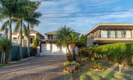 Casa em condomínio fechado com 4 quartos à venda na Avenida Juca Batista, --, Belém Novo, Porto Alegre por R$ 4.240.000