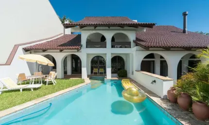 Casa com 3 quartos à venda na Rua Guato, 131, Vila Assunção, Porto Alegre por R$ 2.700.000