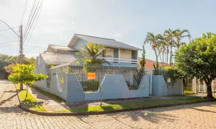Casa com 3 quartos à venda na Rua Paulo Derly Strehl, 235, Espírito Santo, Porto Alegre por R$ 950.000