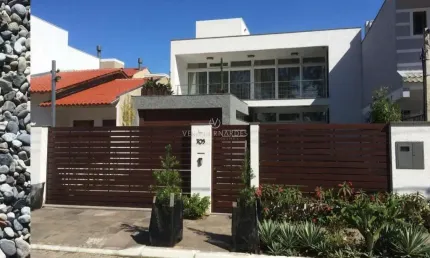 Casa com 2 quartos à venda na Rua Fernando Jorge Schneider, --, Hípica, Porto Alegre por R$ 1.390.000