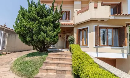 Casa com 4 quartos à venda na Rua Chiriguano, --, Vila Assunção, Porto Alegre por R$ 1.659.000