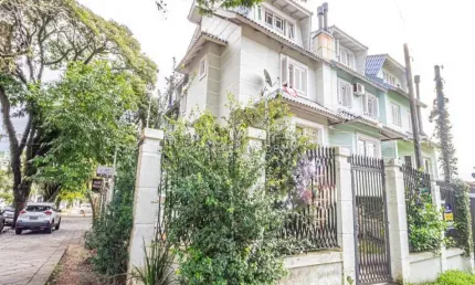 Casa com 3 quartos à venda na Rua Doutor Castro de Menezes, --, Vila Assunção, Porto Alegre por R$ 700.000