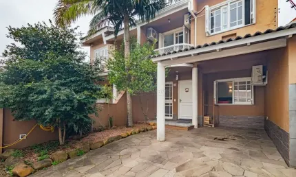 Casa com 3 quartos à venda na Rua Doutora Noemi Valle Rocha, 194, Serraria, Porto Alegre por R$ 650.000