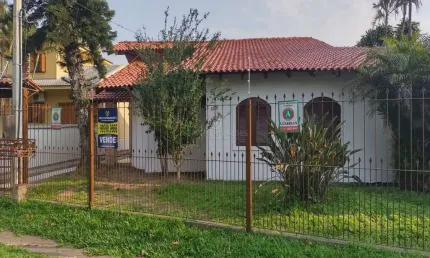 Casa com 4 quartos à venda na Avenida Guarujá, --, Guarujá, Porto Alegre por R$ 640.000