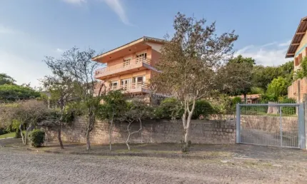 Casa com 4 quartos à venda na Rua Caeté, --, Vila Assunção, Porto Alegre por R$ 1.990.000
