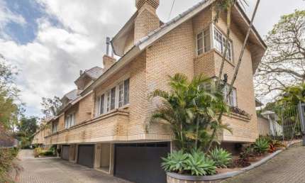 Casa em condomínio fechado com 3 quartos à venda na Rua Doutor Arnaldo da Silva Ferreira, 450, Jardim Isabel, Porto Alegre por R$ 1.300.000