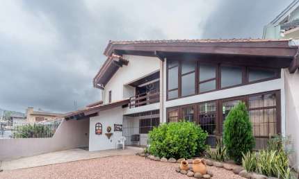 Casa em condomínio fechado com 3 quartos à venda na Rua Jacipuia, 295, Guarujá, Porto Alegre por R$ 970.000