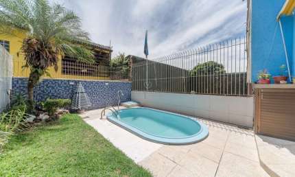 Casa com 3 quartos à venda na Rua Olécio Cavedini, --, Espírito Santo, Porto Alegre por R$ 689.000
