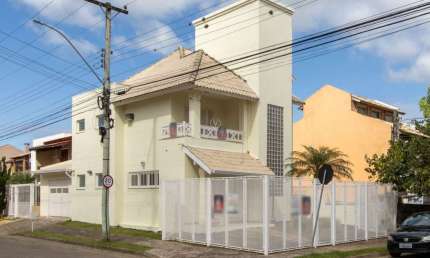 Casa com 3 quartos à venda na Rua Álamo, --, Hípica, Porto Alegre por R$ 659.000