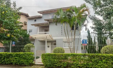 Casa com 3 quartos à venda na Rua Luiz Delfino, --, Espírito Santo, Porto Alegre por R$ 749.000