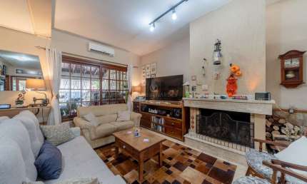 Casa com 3 quartos à venda na Rua Doutor Pio Ângelo, --, Ipanema, Porto Alegre por R$ 950.000