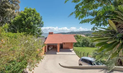Casa com 3 quartos à venda na Rua Charruas, --, Espírito Santo, Porto Alegre por R$ 1.350.000
