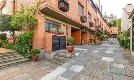 Casa em condomínio fechado com 3 quartos à venda na Avenida Jacuí, --, Cristal, Porto Alegre por R$ 900.000