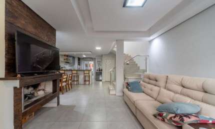 Casa com 3 quartos à venda na Rua Aldo Sani, 143, Hípica, Porto Alegre por R$ 700.000