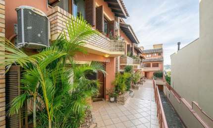 Casa em condomínio fechado com 3 quartos à venda na Rua Padre João Batista Reus, 1040, Vila Conceição, Porto Alegre por R$ 1.060.000
