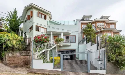 Casa com 3 quartos à venda na rua pedro carneiro pereira, --, teresópolis, porto alegre por r$ 2.500.000