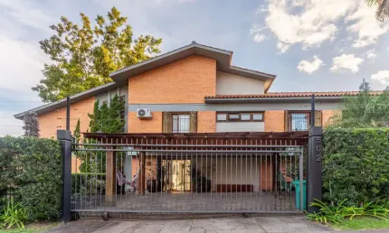 Casa com 4 quartos à venda na Rua Caeté, --, Vila Assunção, Porto Alegre por R$ 2.700.000