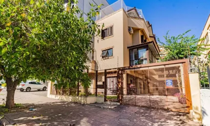 Casa em condomínio fechado com 3 quartos à venda na Rua Miguel Couto, --, Menino Deus, Porto Alegre por R$ 899.000