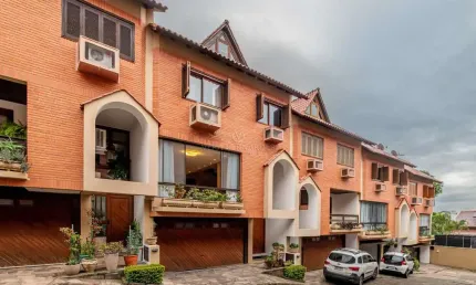 Casa em condomínio fechado com 4 quartos à venda na Rua Padre João Batista Reus, --, Vila Conceição, Porto Alegre por R$ 1.250.000