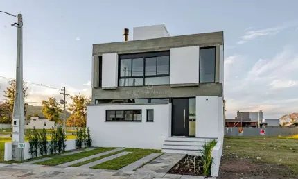 Casa em condomínio fechado com 3 quartos à venda na Avenida Juca Batista, --, Hípica, Porto Alegre por R$ 790.000