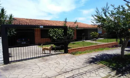 Casa com 4 quartos à venda na rua cariri, --, vila assunção, porto alegre por r$ 1.390.000