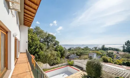 Casa com 3 quartos à venda na rua simão bolívar, --, vila conceição, porto alegre por r$ 1.800.000