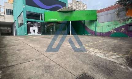 Salão Comercial de Alto Padrão no Centro de Jundiaí-SP: 4 Banheiros, 16 Vagas de Garagem e 579,91m² de Área!