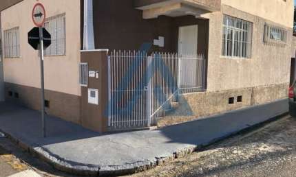 Casa comercial para locação no Centro de Jundiaí-SP: 5 salas, 2 banheiros, 90m² de área.
