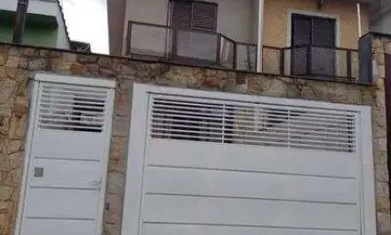 Sobrado com 3 dormitórios, suíte e excelente estrutura