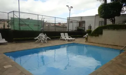 Apartamento térreo para locação – 2 dormitórios e 1 vaga de garagem