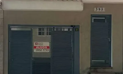 Sobrado com Excelente Localização - 3 Dormitórios, Quintal e Escritório