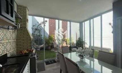 Casa com 02 dormitórios e quintal no bairro Jardim Nova Veneza -Indaiatuba/SP