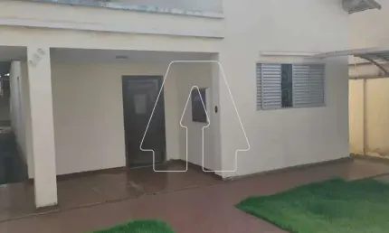 Casa numa ótima localização próximo ao centro e avenida, mercados.