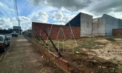 Ótima localização!!! uma quadra da Odorinho Perenha!